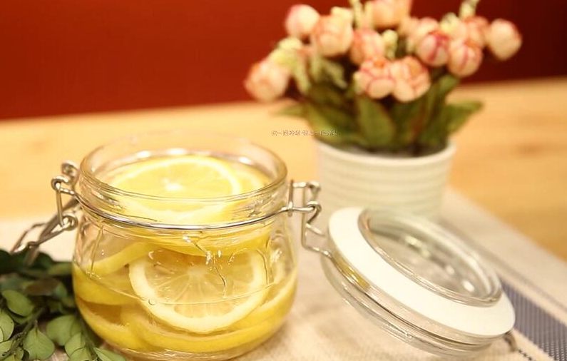 柠檬蜂蜜水，美白又减肥